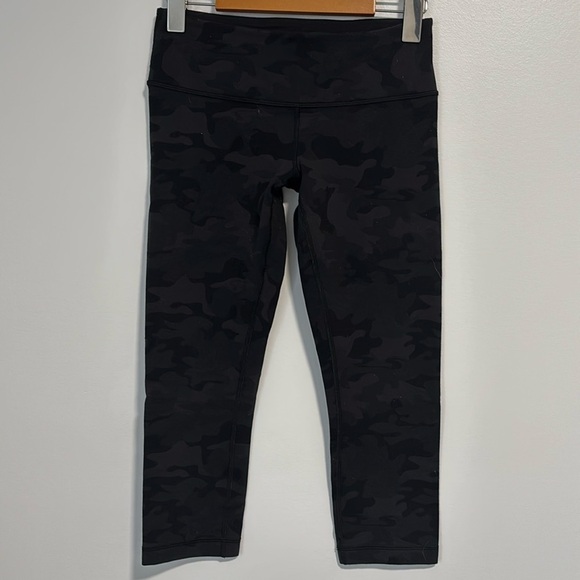 lululemon athletica Pants - Lululemon Size 4 Wunder Under Crop